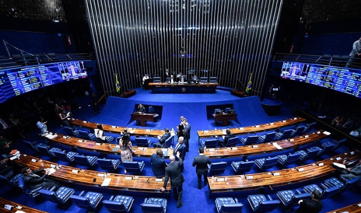 Senado aprova PEC da Anistia, tira verba reservada para negros e perdoa partidos