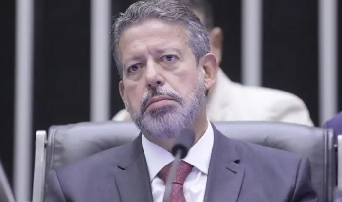 Lira reage ao STF e destrava PEC que limita decisões de ministros 