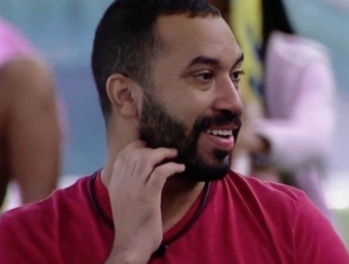 Justiça atende sindicato e proíbe Globo de escalar Gil do Vigor em 'Família é Tudo'