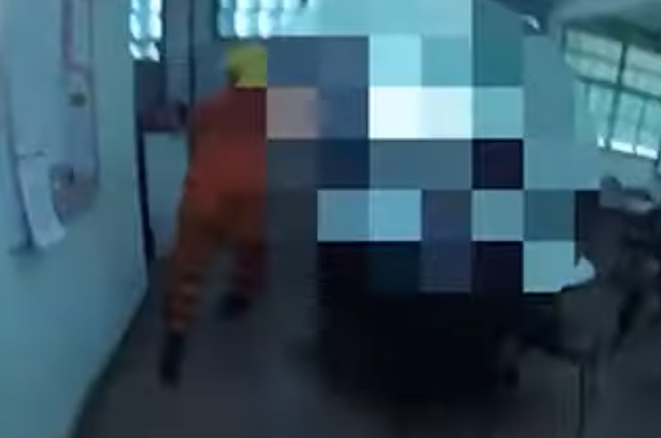 Aluno invade escola e ataca professora com faca