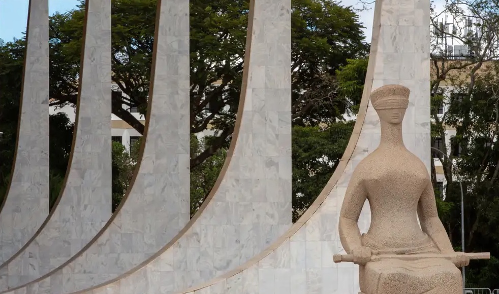 STJ aplica pela 1ª vez norma do STF sobre maconha e anula pena de usuário flagrado com 23g da droga