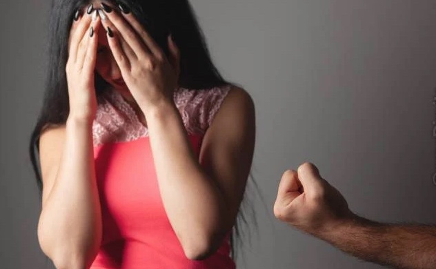 Marido agride mulher por não ter almoço pronto em casa