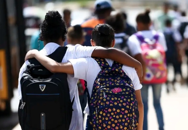 Governo faz acordo no Senado e vai liberar clube de tiro que já funciona próximo a escola