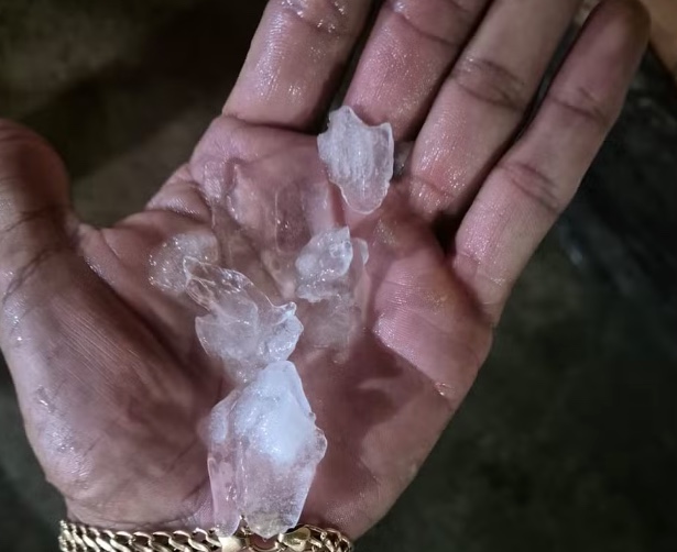 Chuva de granizo surpreende moradores no Amazonas