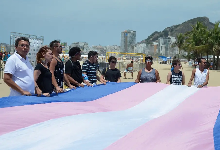 Ministérios assinam acordo para incluir mulheres trans e intersexo em serviços como Ligue 180