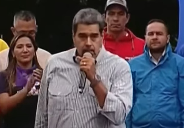 Ninguém está acima das leis, diz Maduro após ordem de prisão a opositor