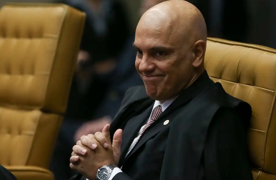 Oposição apresenta pedido de impeachment contra Moraes no Senado