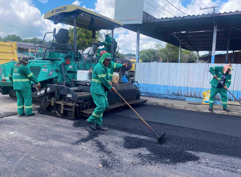 Governo do Estado avança com programa Asfalta Amazonas em Parintins