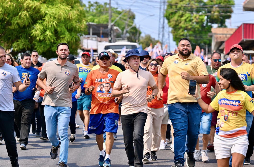 David faz caminhada e conversa com eleitores  na Colônia Antônio Aleixo