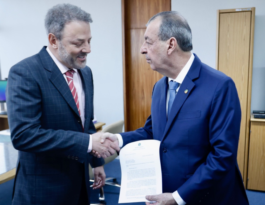 Aziz formaliza junto à PGR  suspensão das Bets ate regulamentação