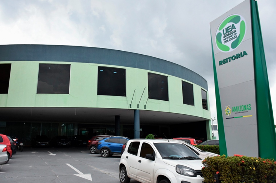 UEA suspende aulas devido a fumaça na região