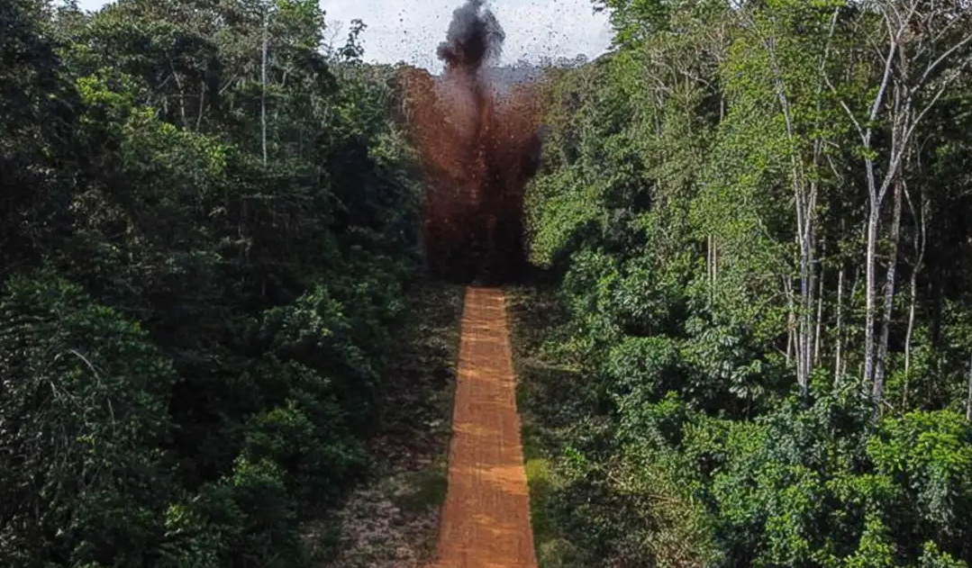 Governo destrói pista de pouso clandestina na Terra Yanomami