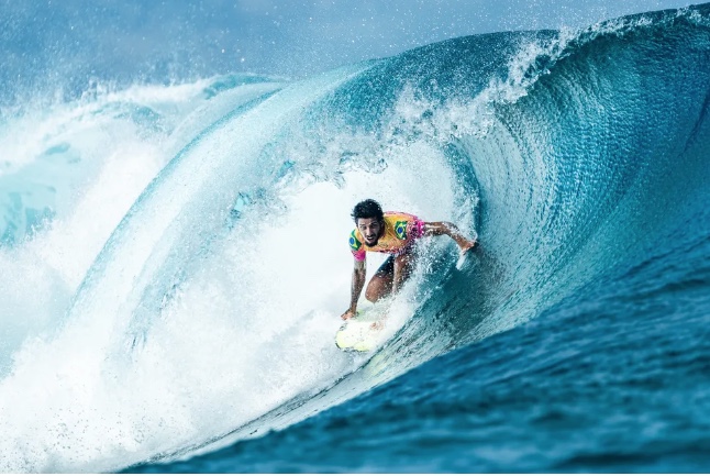 Filipe Toledo anuncia volta à liga mundial de surfe em 2025