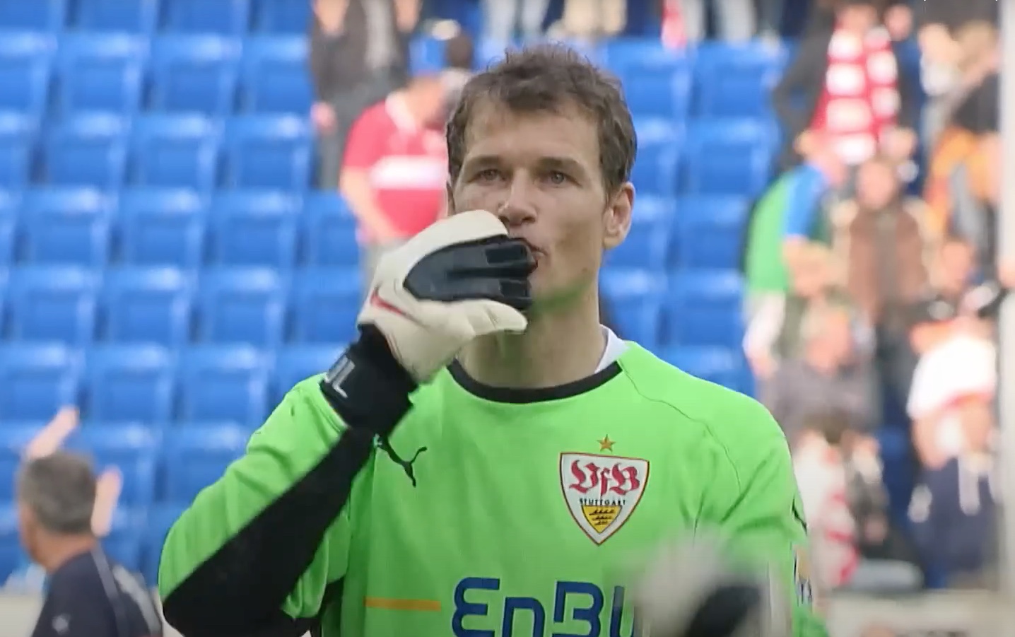 Ex-goleiro do Arsenal é flagrado dirigindo embriagado após Oktoberfest