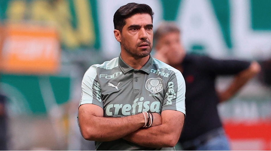 Abel Ferreira, do Palmeiras, é suspenso por dois jogos após gesto obsceno