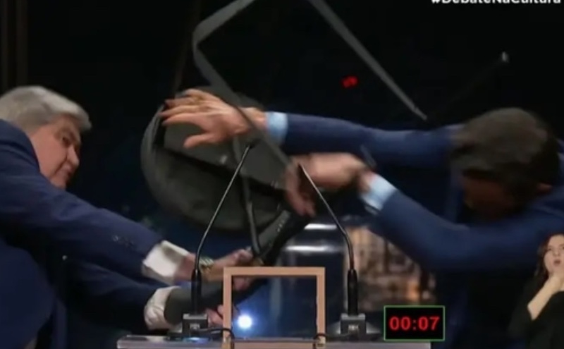 Pablo Marçal processa Datena após cadeirada e pede R$ 100 mil