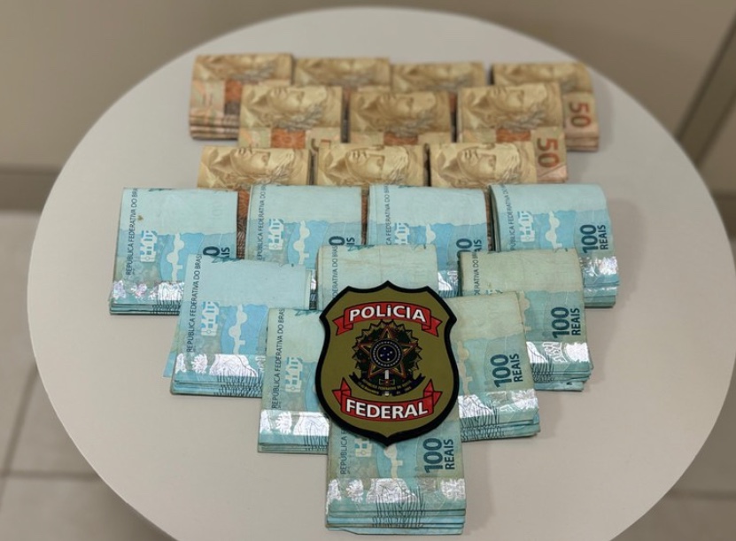 Assessora e parlamentar são apreendidos com R$ 20 mil pela PF em Manaus