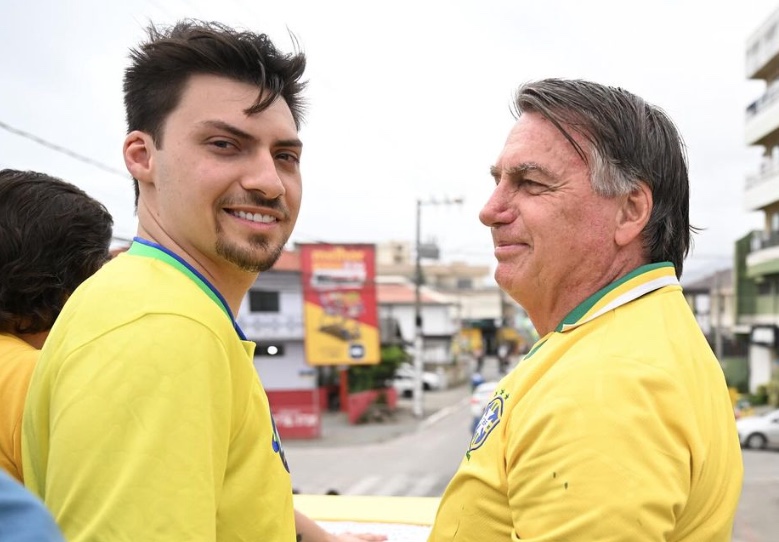 Filho '04' de Bolsonaro é o vereador mais votado em Balneário Camboriú (SC)
