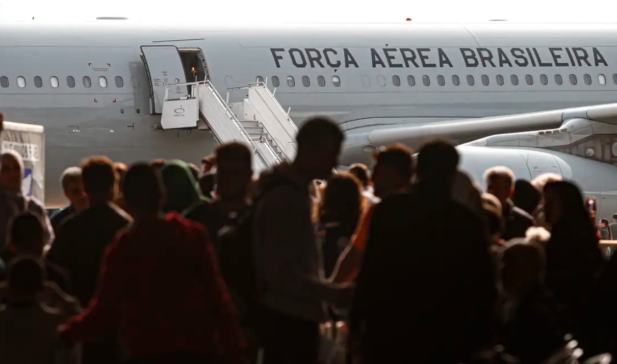 Terceiro voo da FAB traz mais 217 pessoas do Líbano