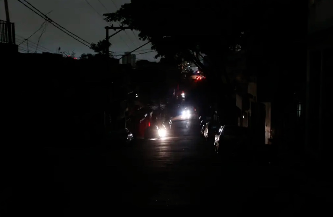 Apagão chega ao 4º dia com 250 mil imóveis sem luz em SP