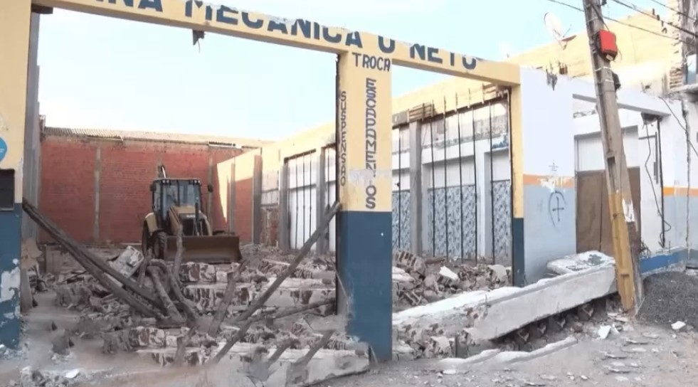 Menino tem braço e perna amputados após ser atingido por parede que desabou