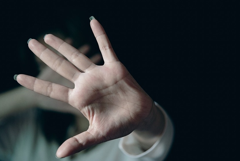  Mulher é estuprada após pegar carona em moto; suspeito é preso