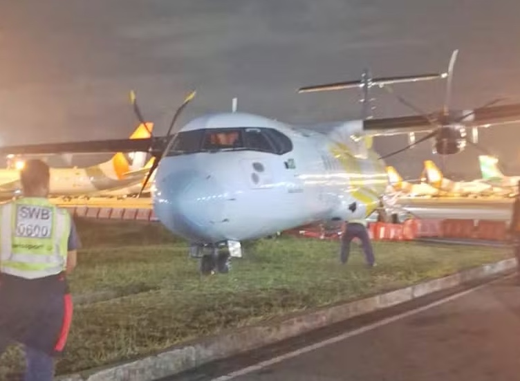 Avião da Voepass quebra durante reboque em aeroporto