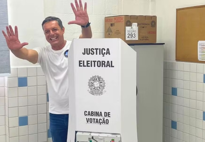 Rogério Santos derrota Rosana Valle e é reeleito prefeito de Santos