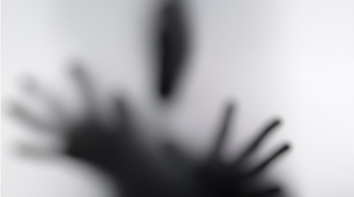 Suspeito de estupro é solto horas após prisão enquanto vítima está internada em hospital