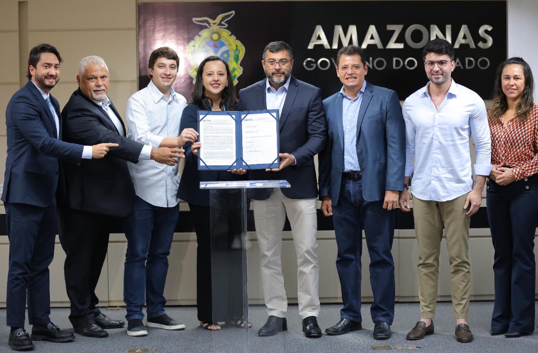 Wilson Lima assina contratos para construção de 496 apartamentos