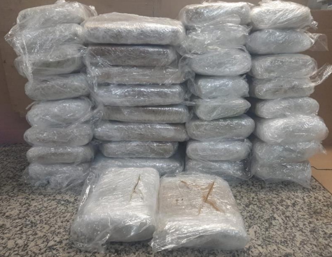 Casal é preso com drogas avaliadas em R$ 740 mil no Mauazinho