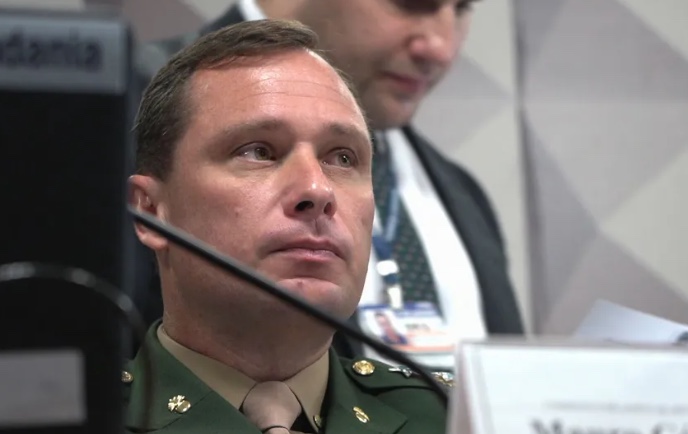 Mauro Cid é ouvido novamente pela PF; delação premiada pode estar em risco