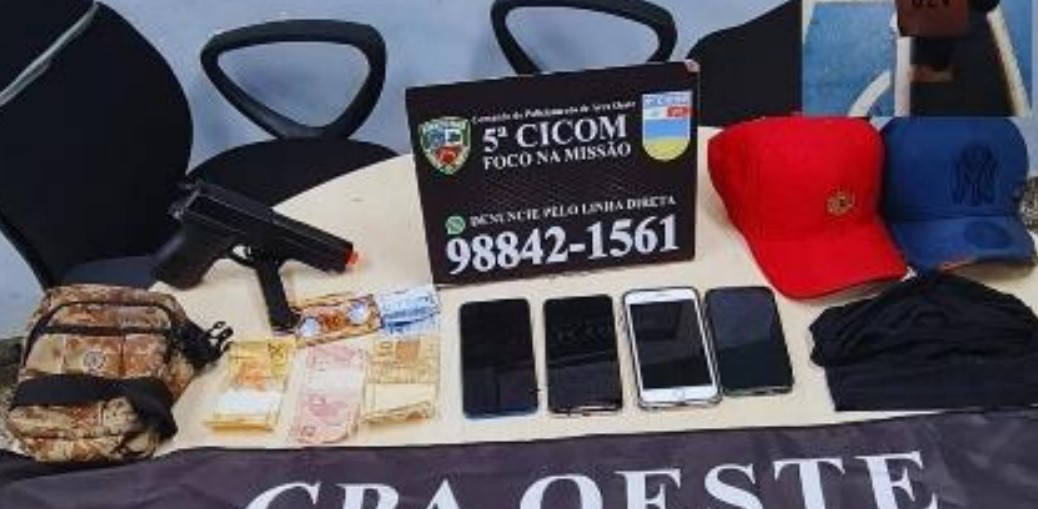 Dupla em moto é presa após cometer assaltos no bairro Glória