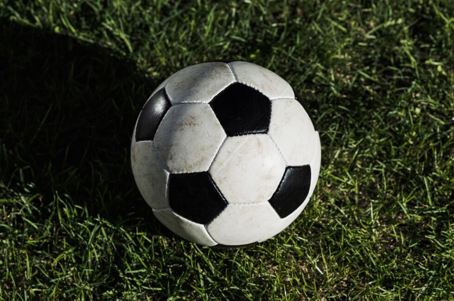 Tumulto após protestos em jogo de futebol deixa 56 mortos