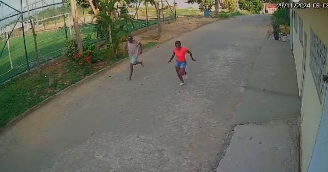 Casal acaba preso por homicídio após ir à delegacia para pedir informação