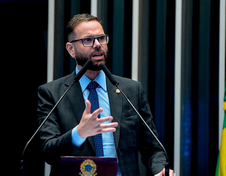 Senador do PL diz que PM deveria ter jogado homem do 'penhasco' e apaga post