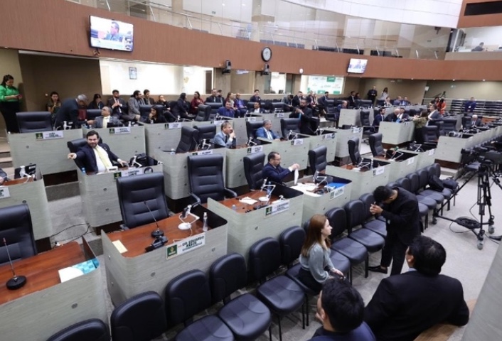 Vereadores de Manaus aprovam aumento de 37% do próprio salário 