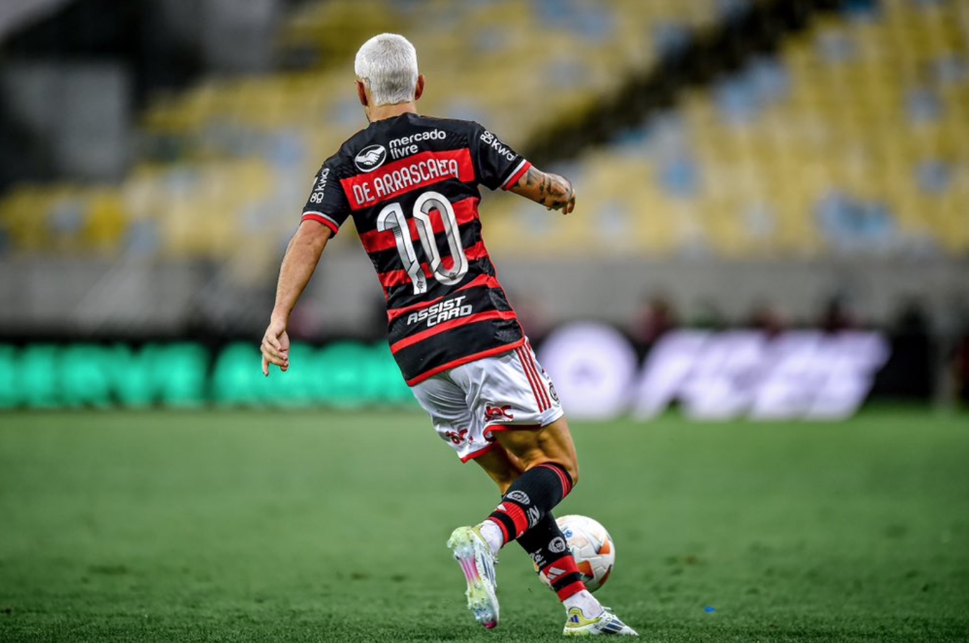 Flamengo confirma Arrascaeta como o novo camisa 10 do clube