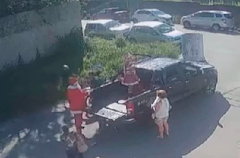 Papai Noel e equipe são assaltados enquanto distribuíam presentes