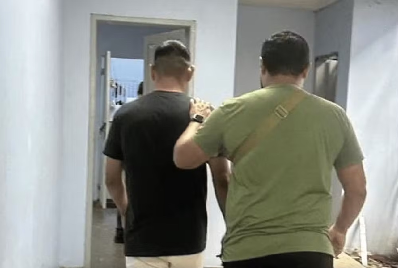 Professor de jiu-jitsu é preso após agredir namorada de 18 anos no Amazonas