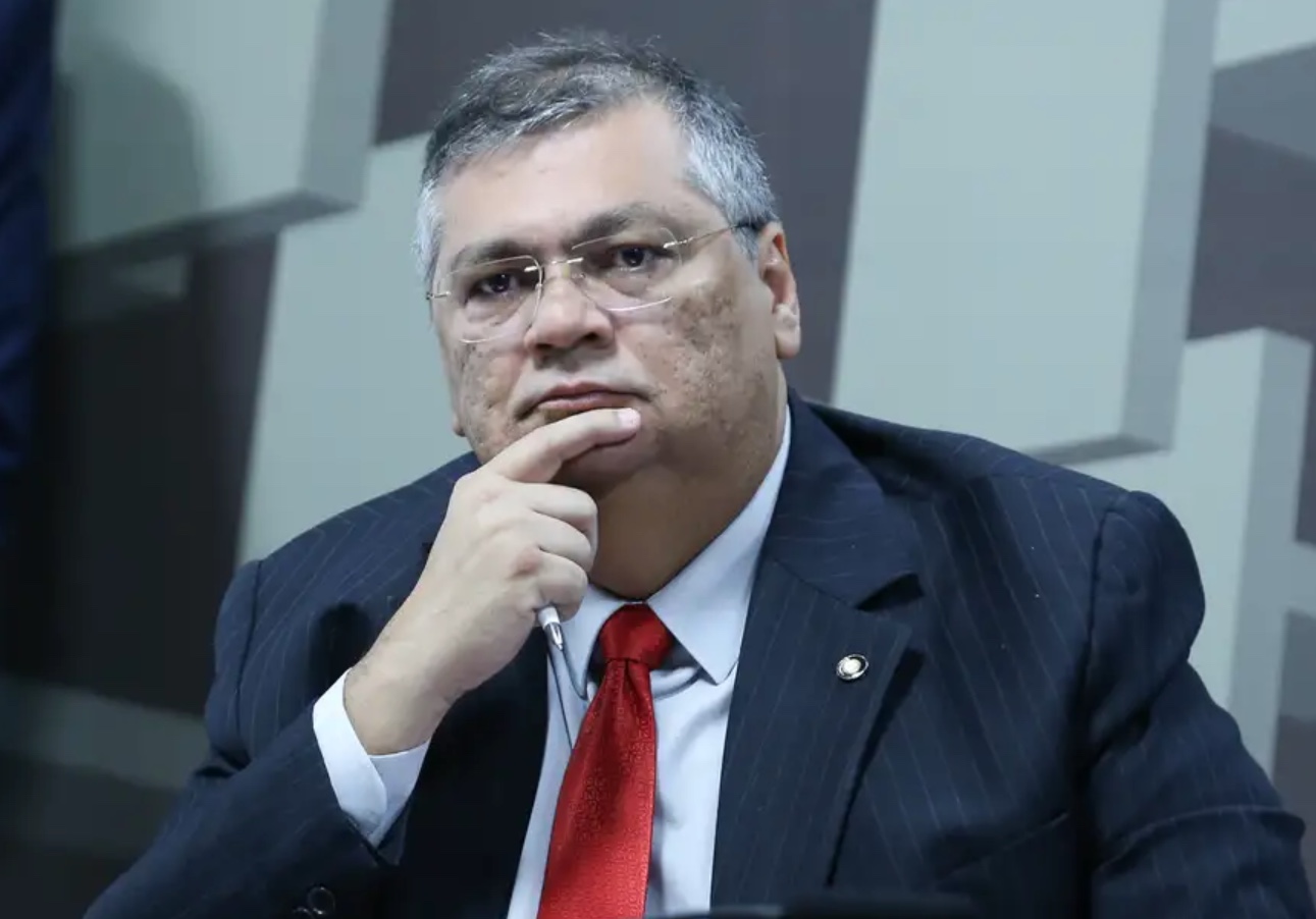 Dino manda suspender pagamento de R$ 4 bi em emendas e aciona PF