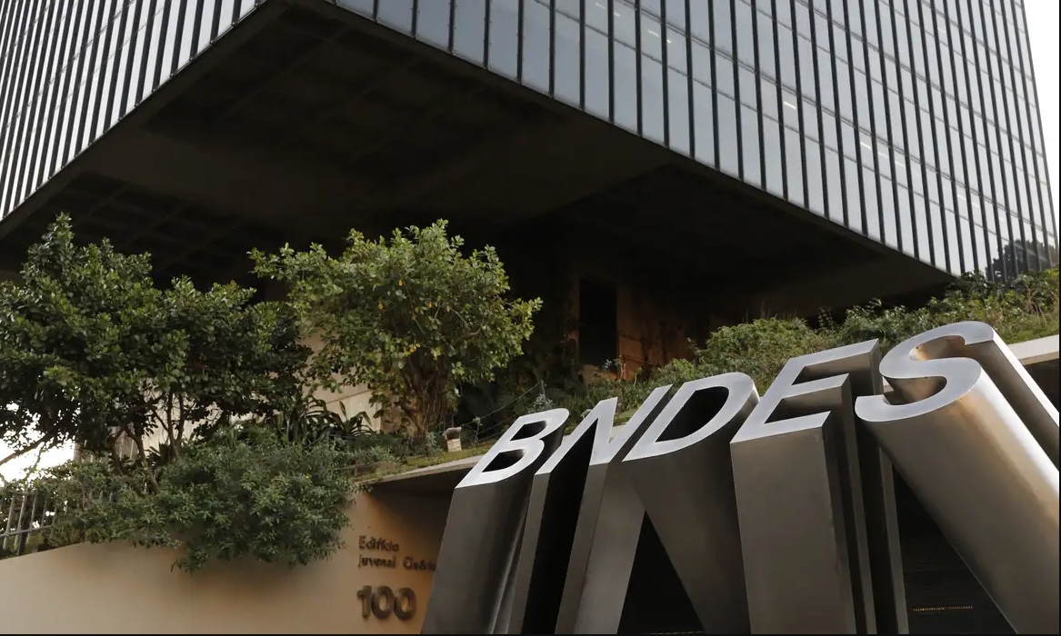 Crédito do BNDES para micro, pequenas e médias empresa sobe 46% no ano