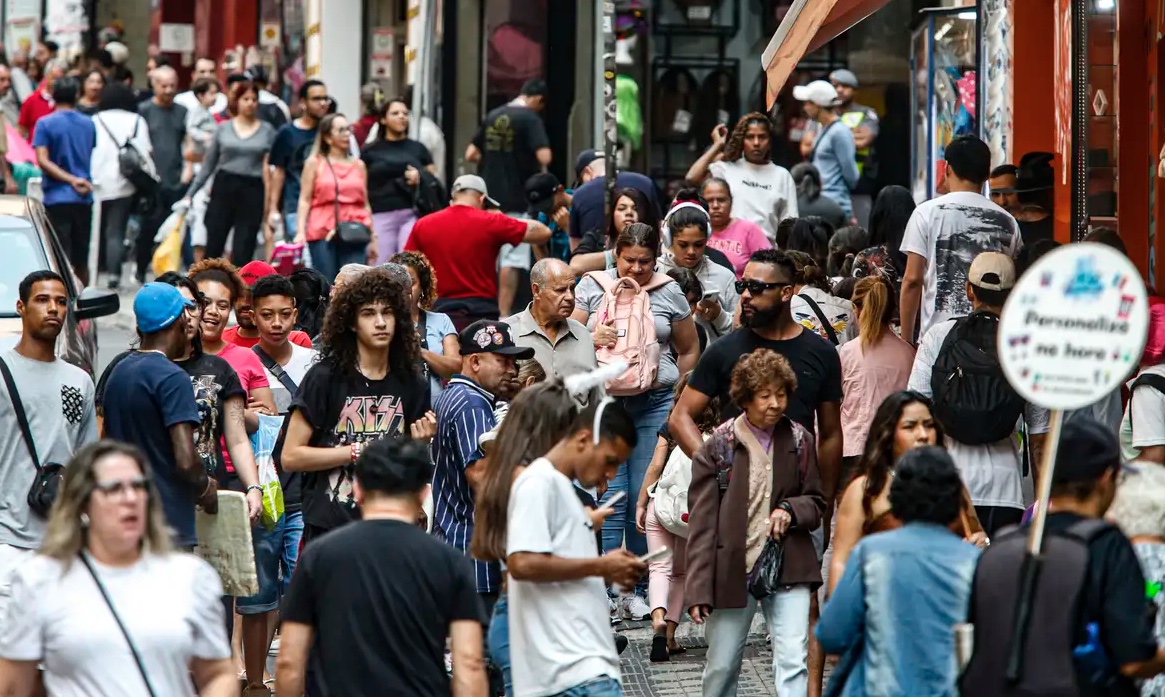 Serasa: Brasil tem 73 milhões de pessoas endividadas