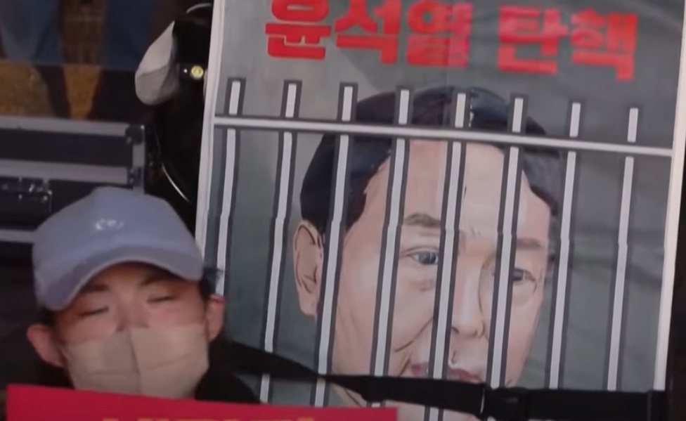 Polícia da Coreia do Sul suspende tentativa de prender presidente deposto 