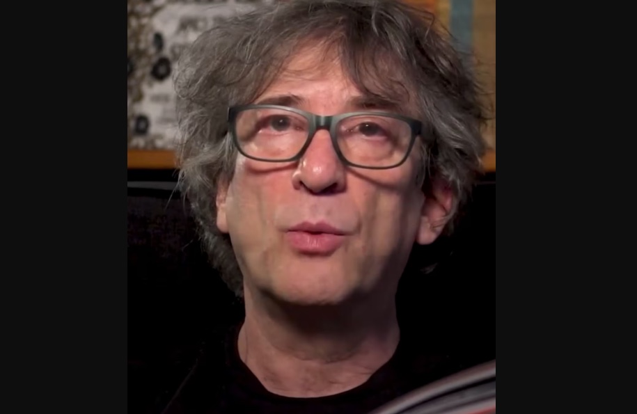 Autor de Coraline e Sandman, Neil Gaiman, é acusado de abuso por 8 mulheres