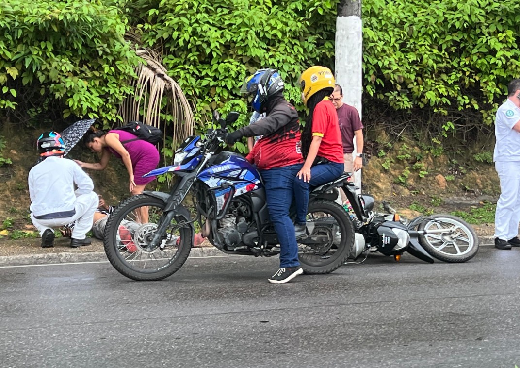 Acidente deixa motociclista ferido e trânsito caótico na Av. Rodrigo Otávio