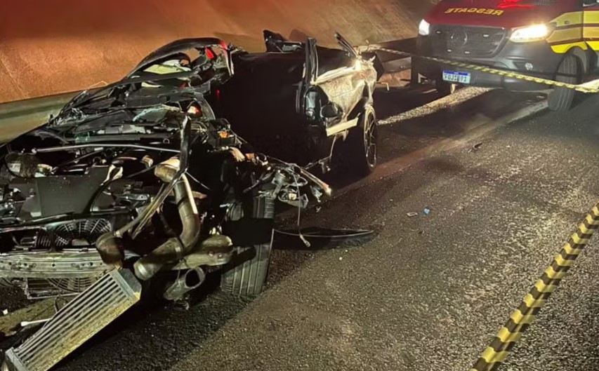 Influencer tem pés amputados após capotar BMW em acidente