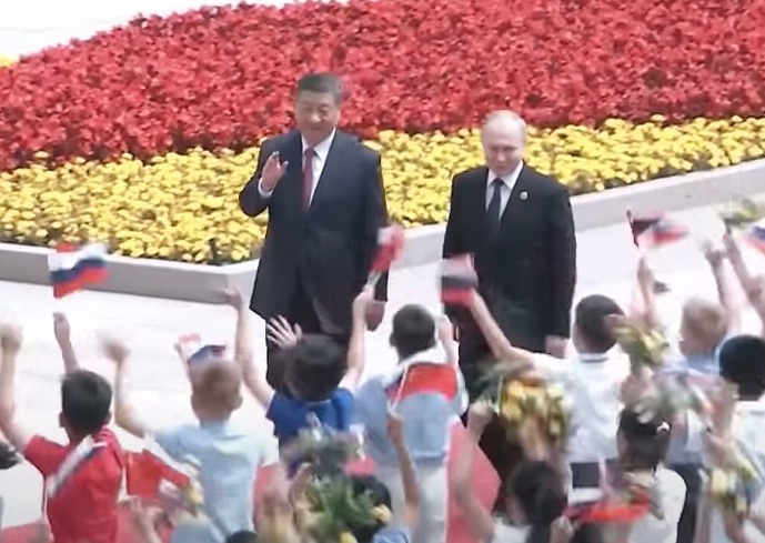 Putin e Xi reafirmam aliança horas depois da posse de Trump