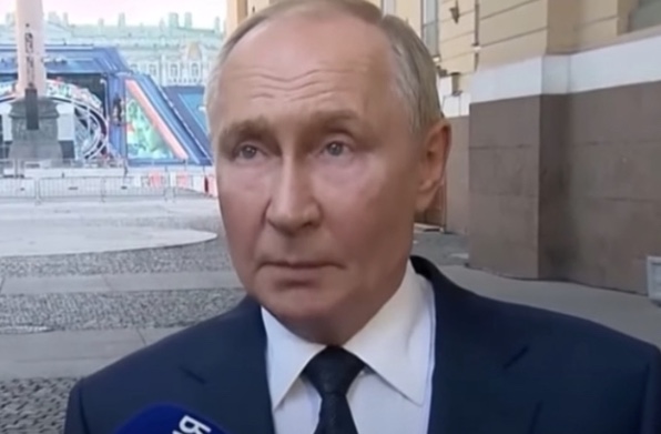 Putin troca ataques com a Ucrânia enquanto espera Trump