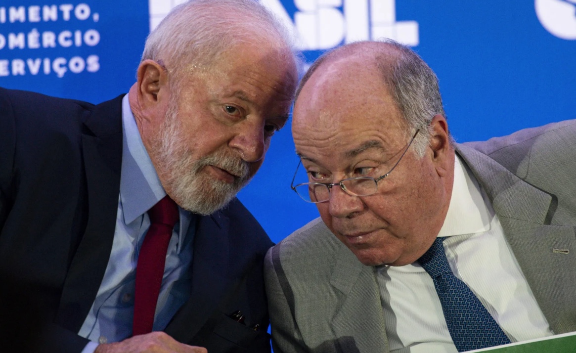 Lula vai discutir resposta às deportações de brasileiros pelos EUA